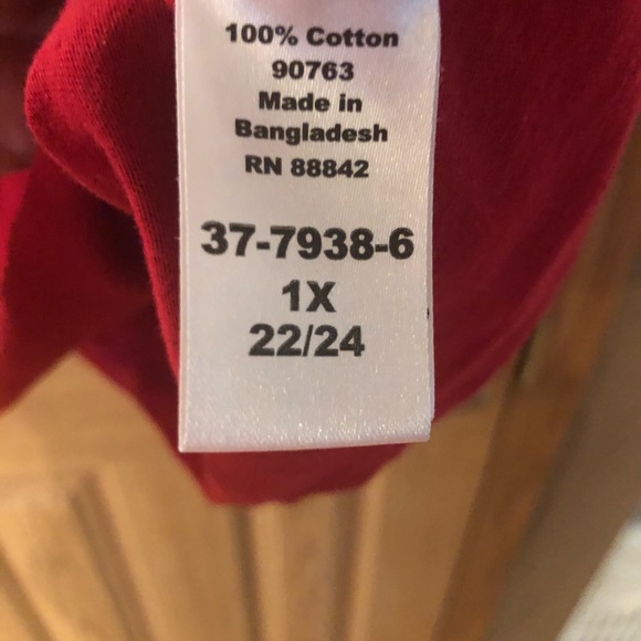 Red Square Neck T-shirt - Picture 5 of 6